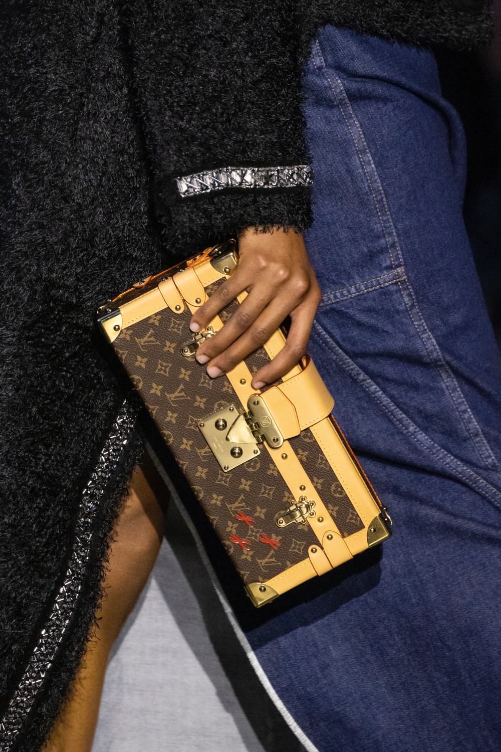 Túi Louis Vuitton Petite Malle Xuân Hè 2022, họa tiết monogram 
