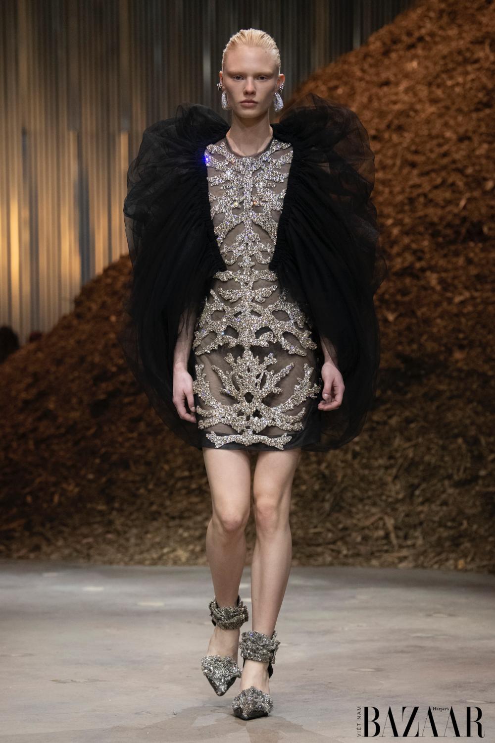 BZ-alexander-mcqueen-fw22-mushroom-network-08