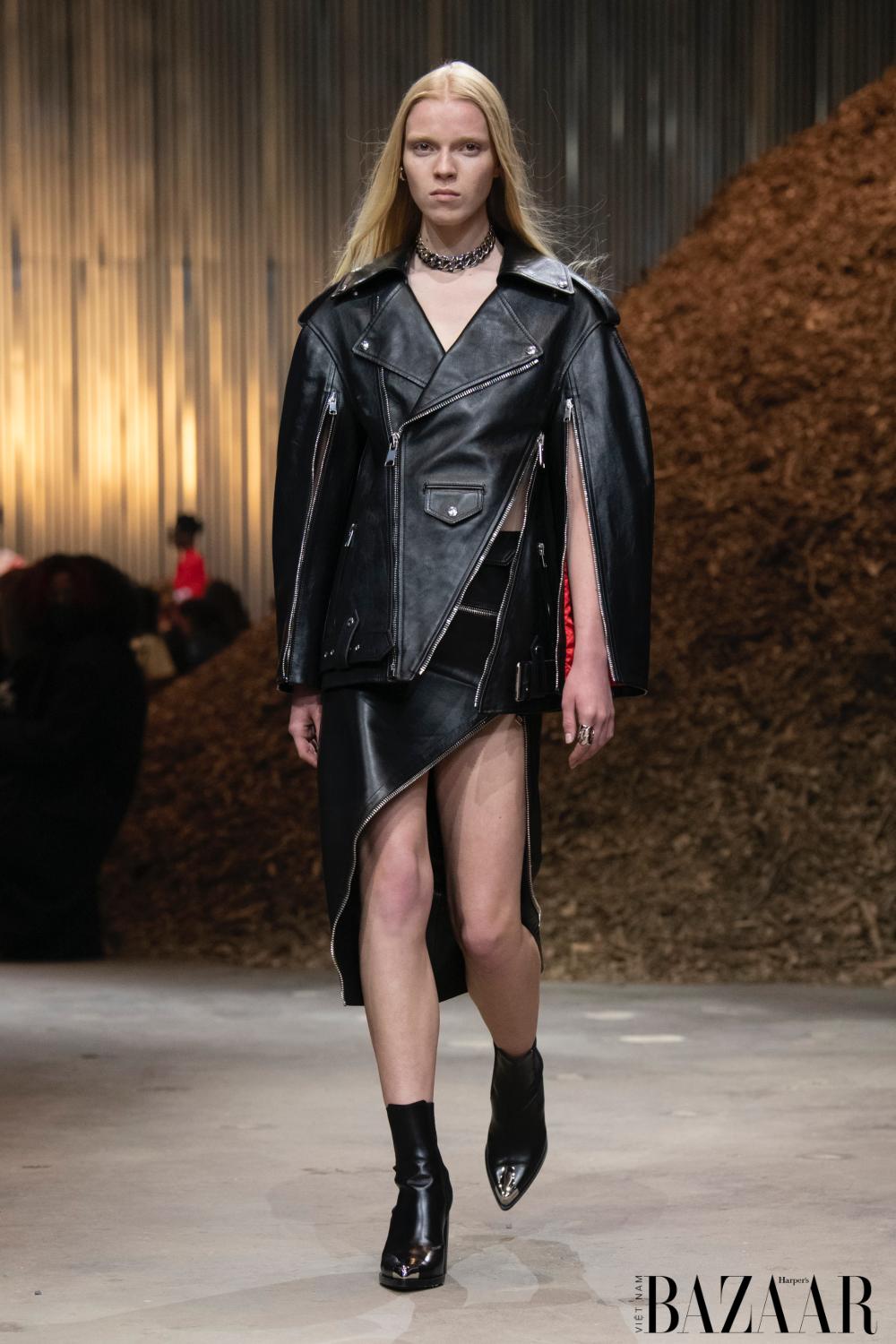 BZ-alexander-mcqueen-fw22-mushroom-network-10