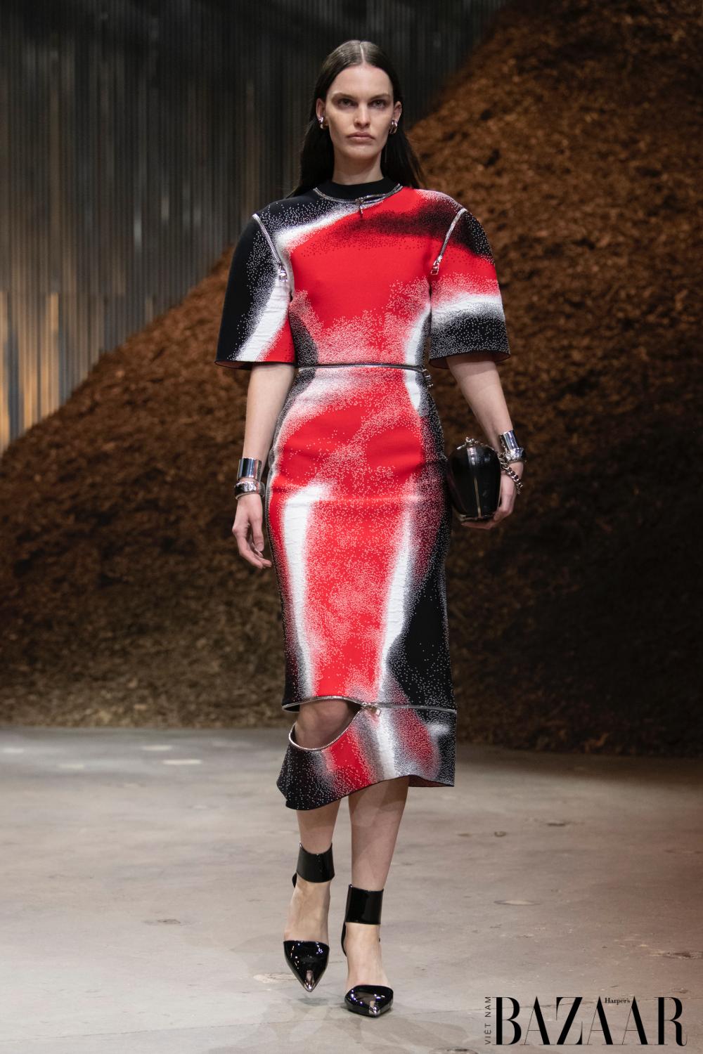 BZ-alexander-mcqueen-fw22-mushroom-network-14