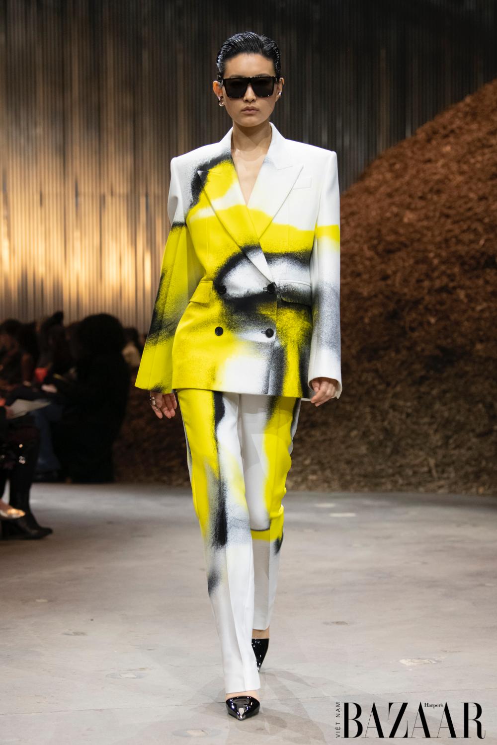 BZ-alexander-mcqueen-fw22-mushroom-network-15