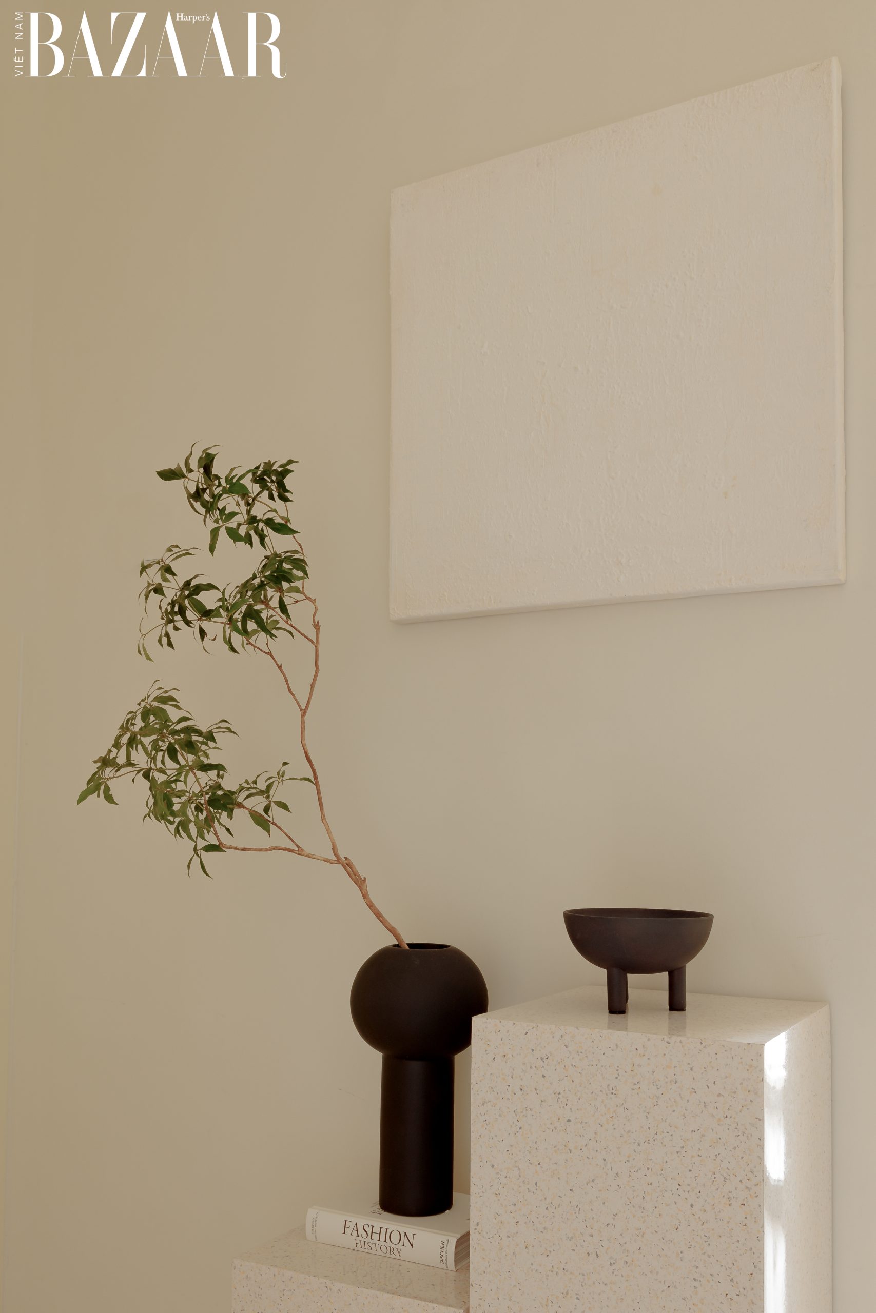 Harper's Bazaar_nhà đẹp minimalism của stylist Fuonk Nguyen_08