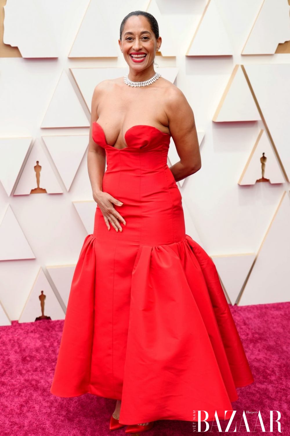 Tracee Ellis Ross-BZ-thoi-trang-tham-do-Oscar-2022-red-carpet-best-looks-Carolina-Herrara