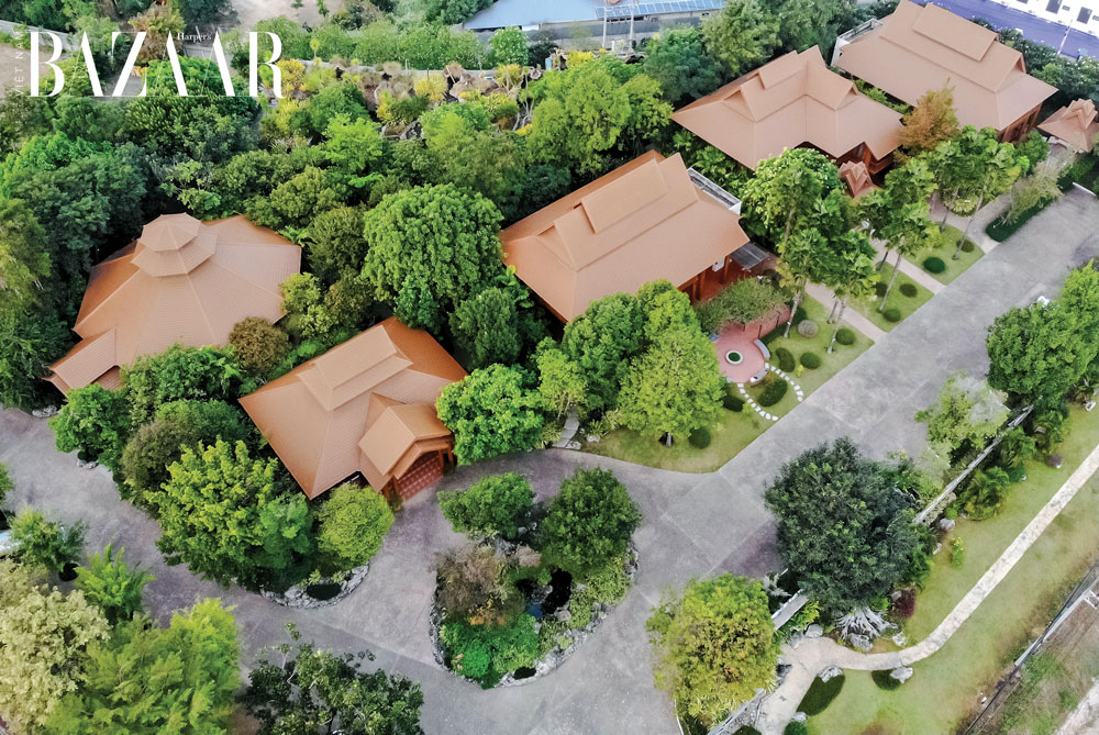 Vanasin Residence nằm trong những tán cây nên không gian nơi đây mát mẻ