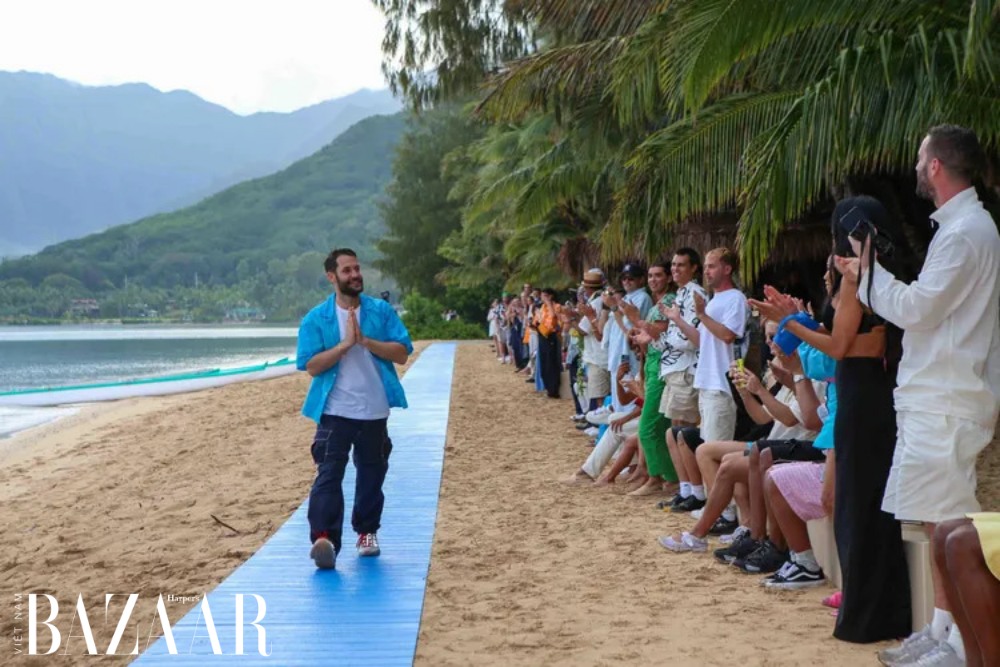 bz-jacquemus-spring-summer-2022-hawaii-runway-17