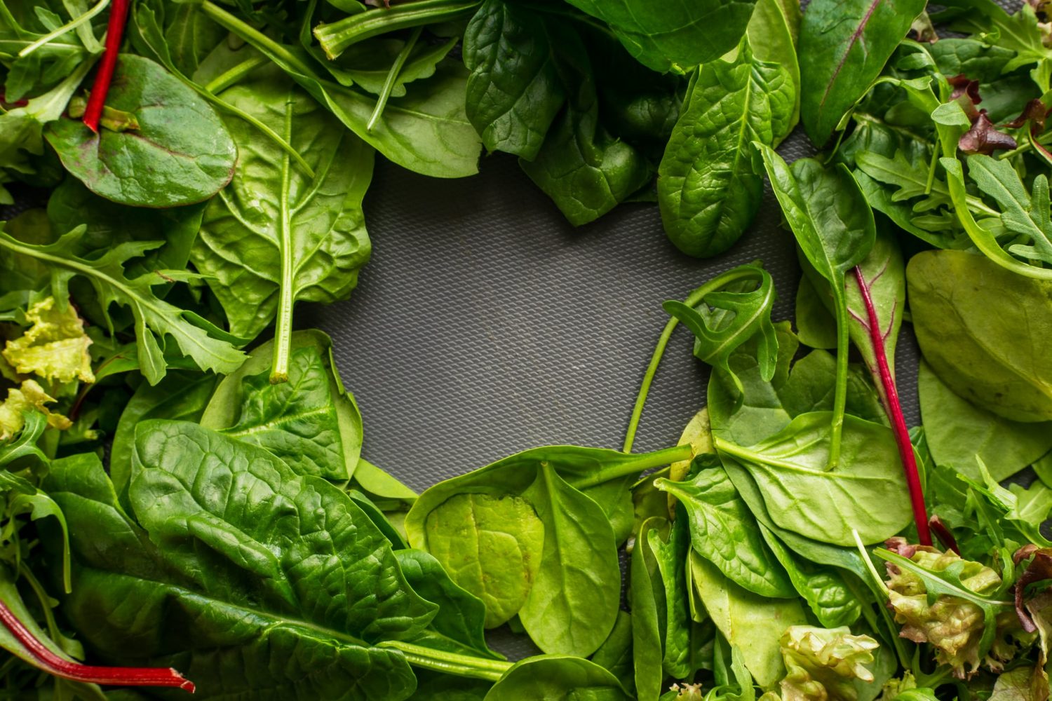 Bị trầy xước da nên ăn gì? Rau lá xanh