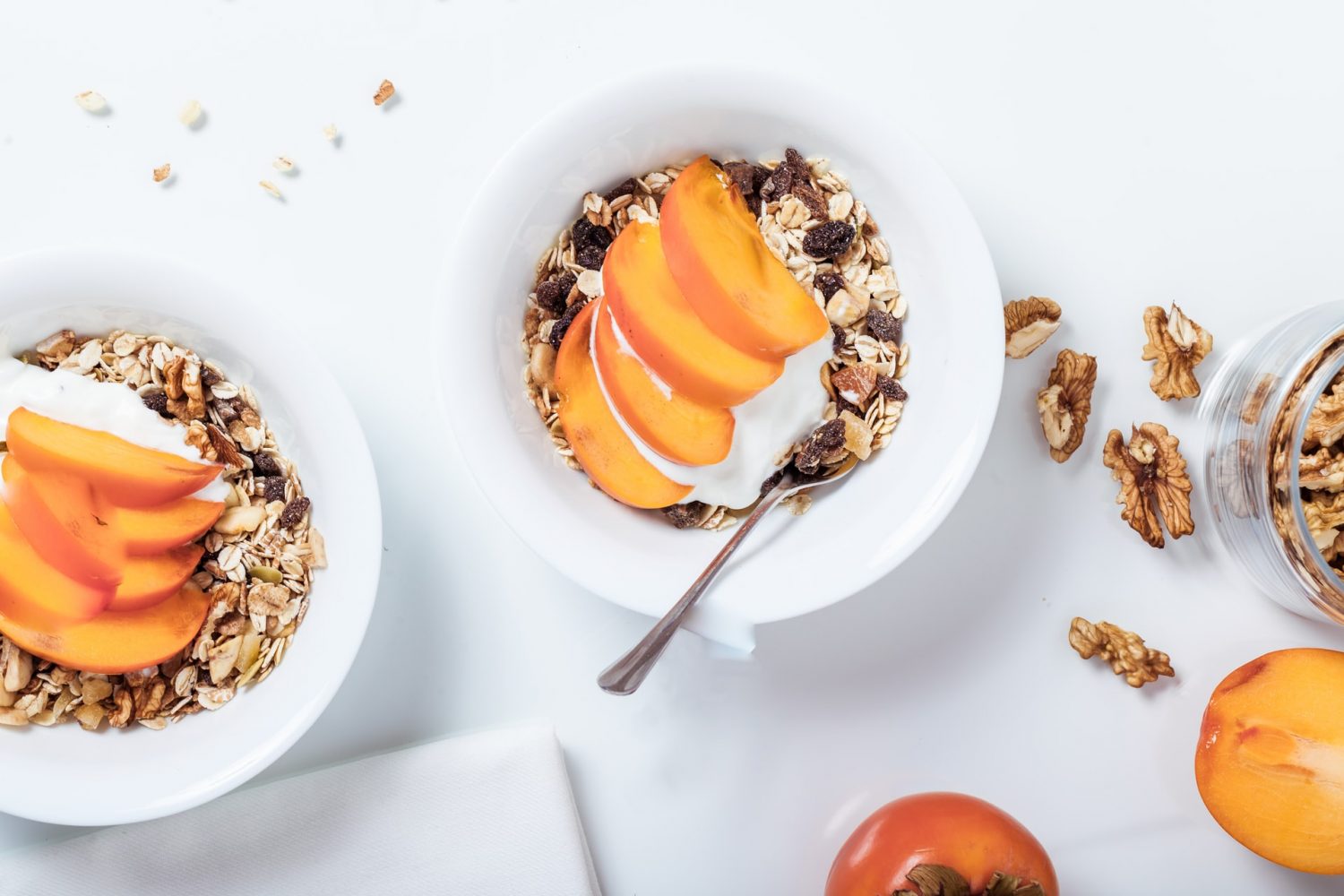 Granola, sữa chua, yến mạch