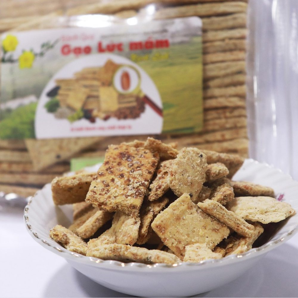 Ăn bánh gì để giảm cân? Bánh gạo lứt mầm Ngok Linh