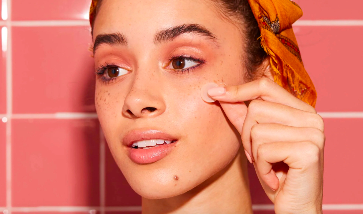 Dán miếng trị mụn (cao dán hút mụn mủ - acne patch)