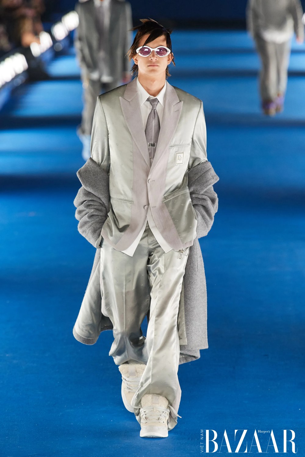 BZ-dior-men-resort-spring-2023-erl-collaboration-venice-look-1-runway