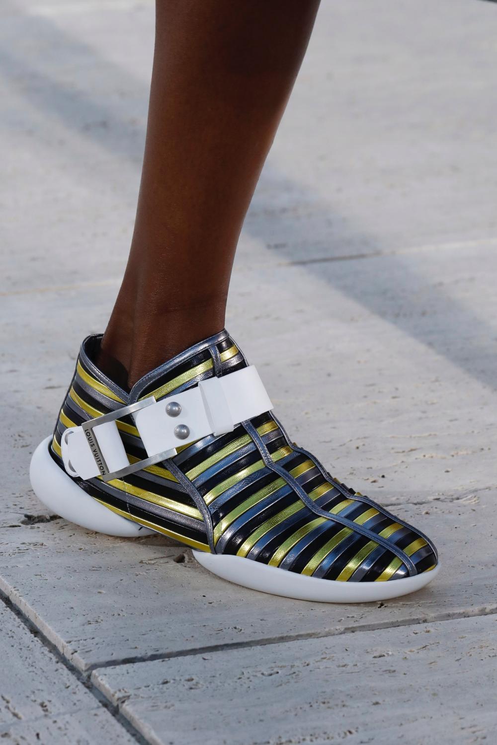 BZ-louis-vuitton-cruise-2023-salk-institue-06