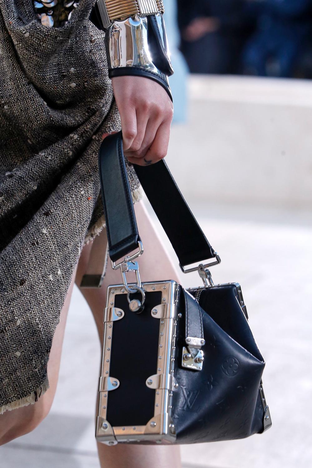 BZ-louis-vuitton-cruise-2023-salk-institue-10