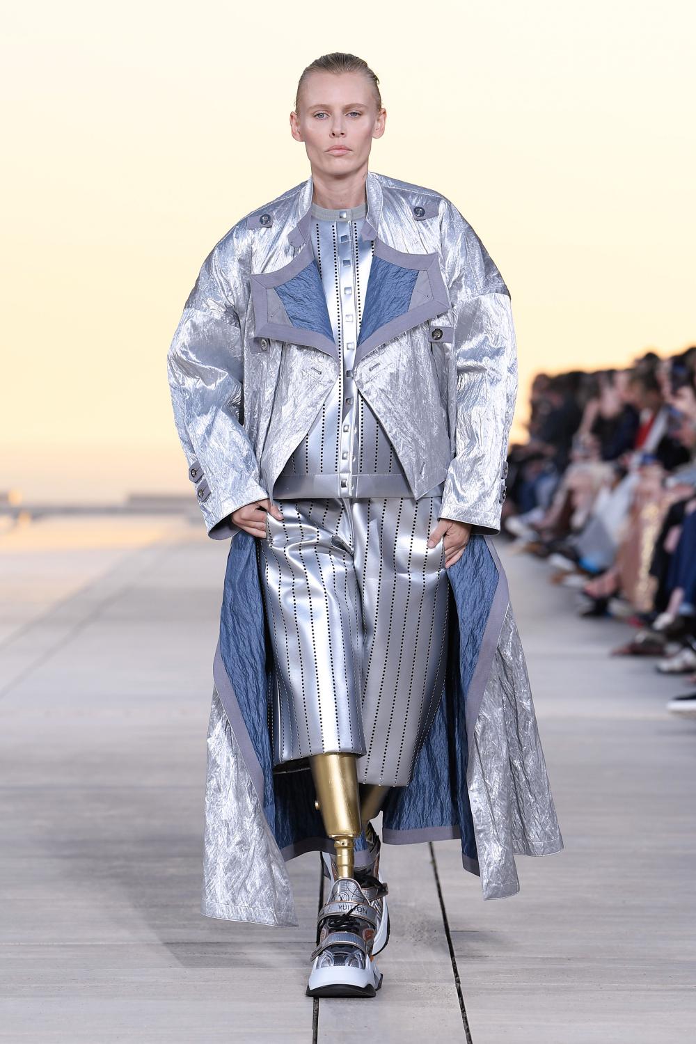 BZ-louis-vuitton-cruise-2023-salk-institue-Lauren-Wasser