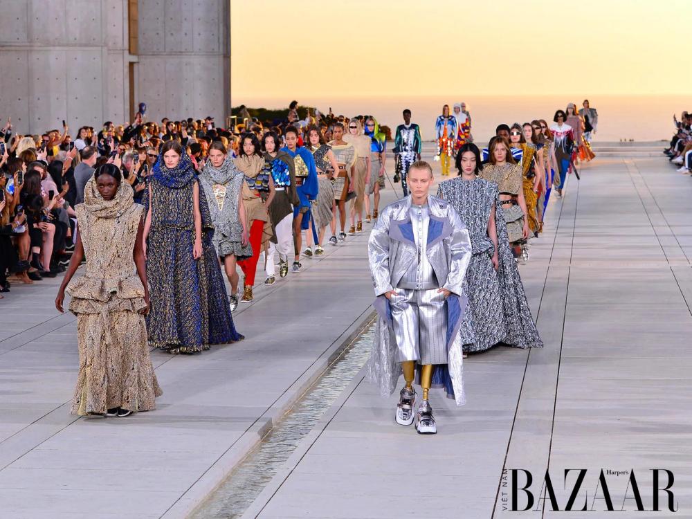 BZ-louis-vuitton-cruise-2023-salk-institue-feature-1