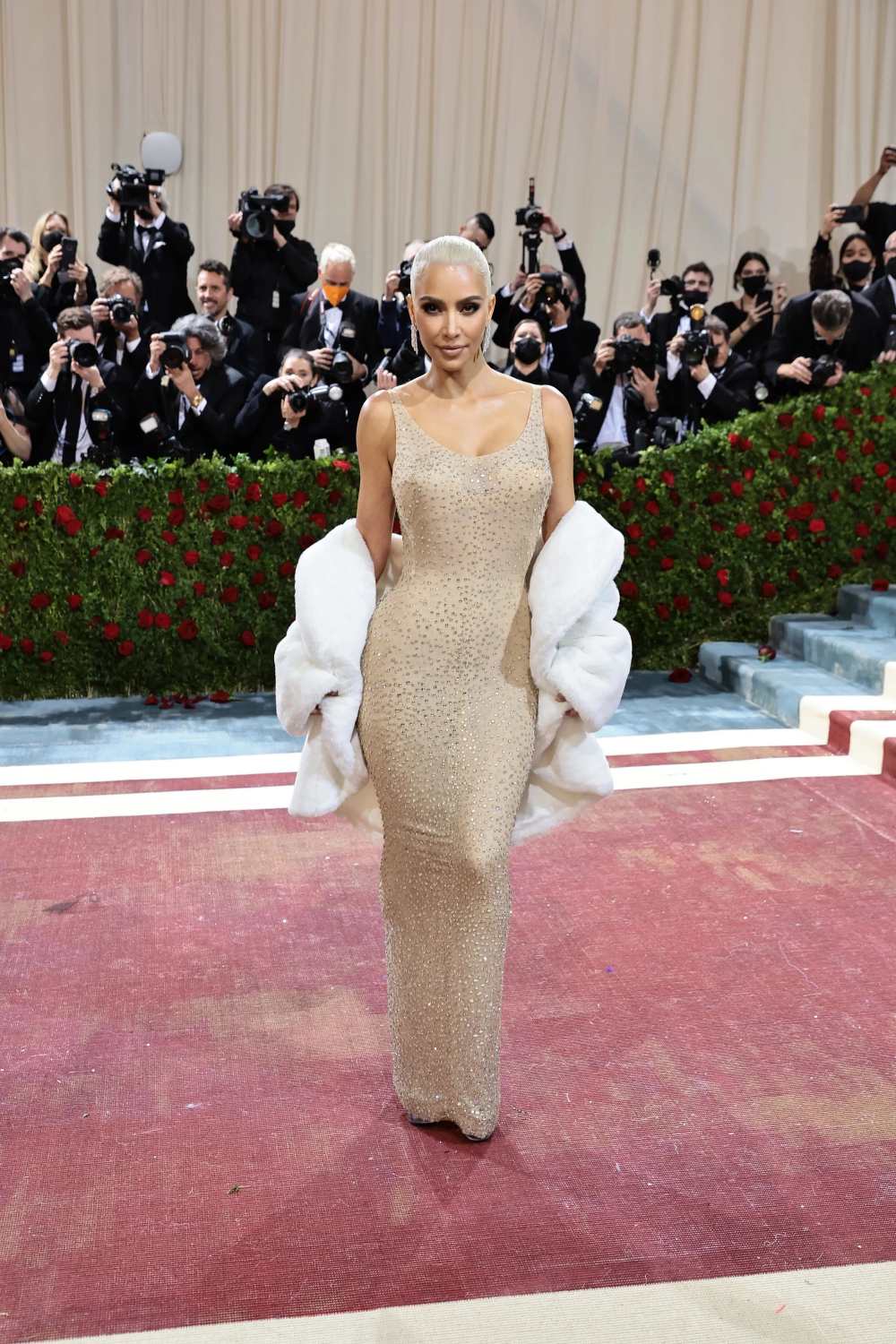 BZ-met-gala-2022-kim-kardashian-marilyn-monroe-dress-7