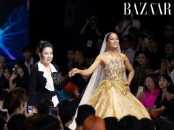 H’Hen Niê diện váy nặng 15kg, nắm tay mẹ nuôi Linh San sải bước trên sàn catwalk