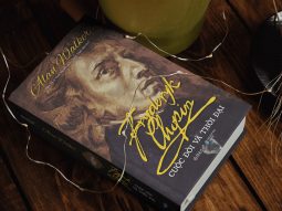 Harper's Bazaar_Sách Fryderyk Chopin A Life and Times_05