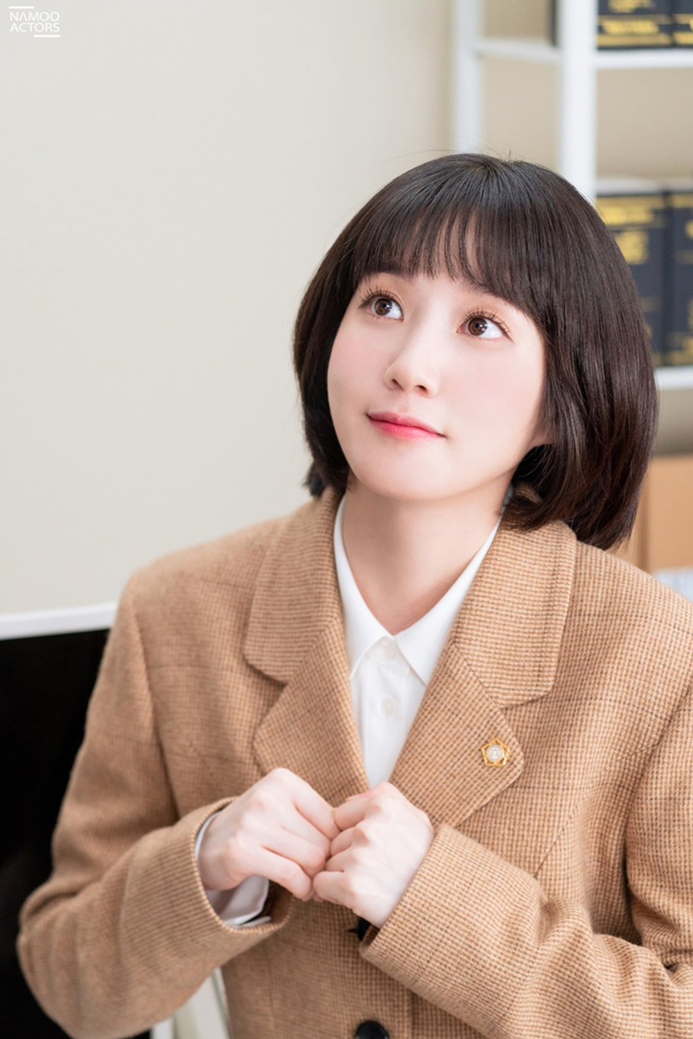 Nữ chính trong phim Nữ Luật Sư Kỳ Lạ Woo Young Woo. 