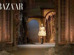 Dior Xuân Hè 2023 cách tân lối ăn mặc nữ quyền của thế kỷ 16