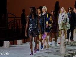 Coach Xuân Hè 2023: Phong cách preppy gặp gỡ chủ nghĩa vị lợi
