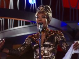 Harper's Bazaar_phim chiếu tạp I Wanna Dance with Somebody về Whitney Houston