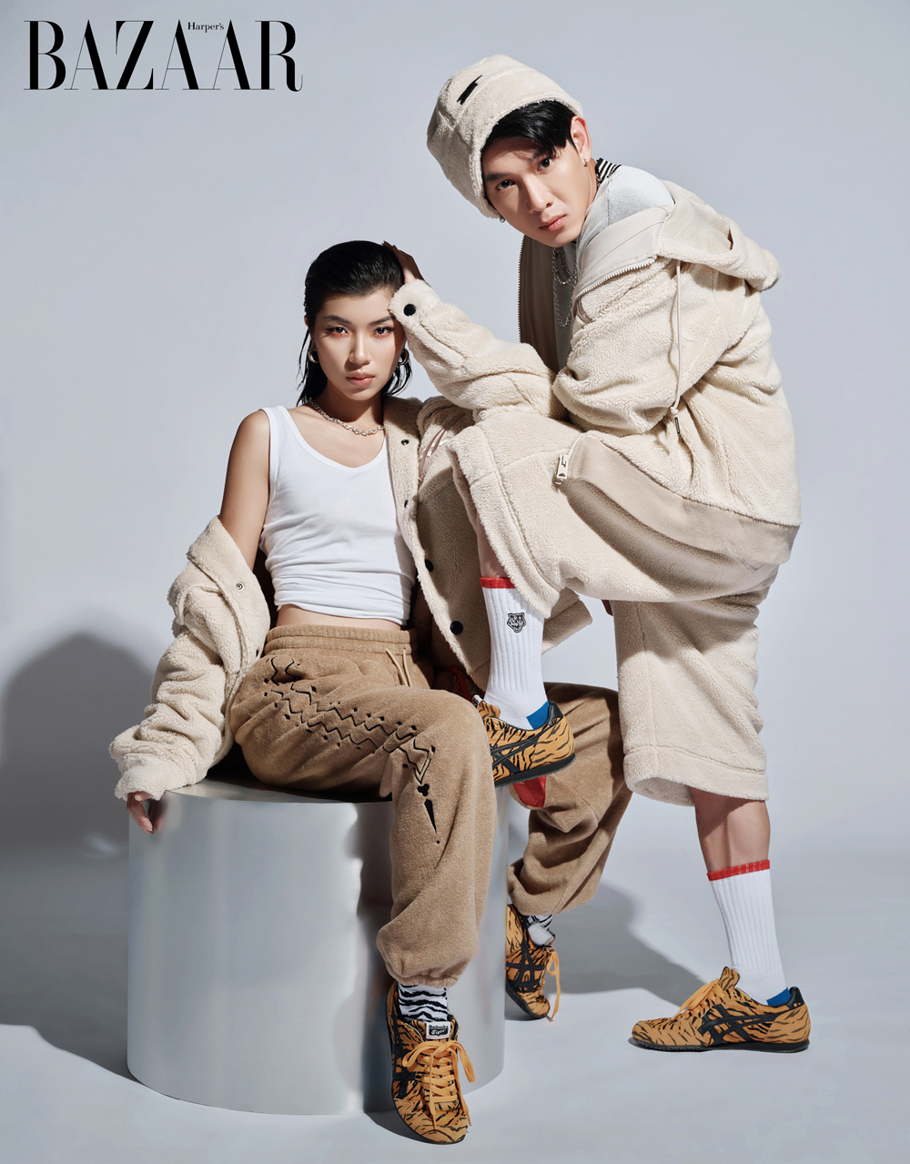 dong-anh-quynh-va-song-luan-cung-tai-hop-trong-bo-anh-onitsuka-tiger