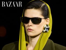 Saint Laurent Xuân Hè 2023: Tiếp nối cảm hứng nữ quyền