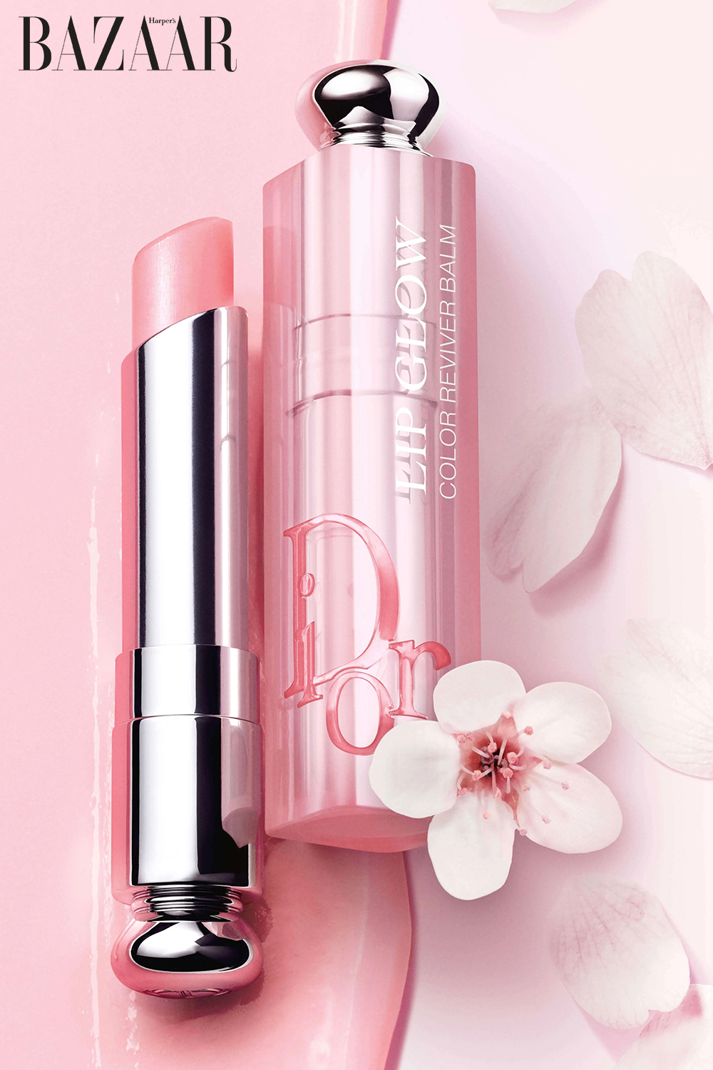 Cách dưỡng môi bằng son dưỡng Dior.