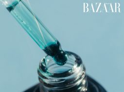 Dưỡng da bằng tinh dầu azulene.