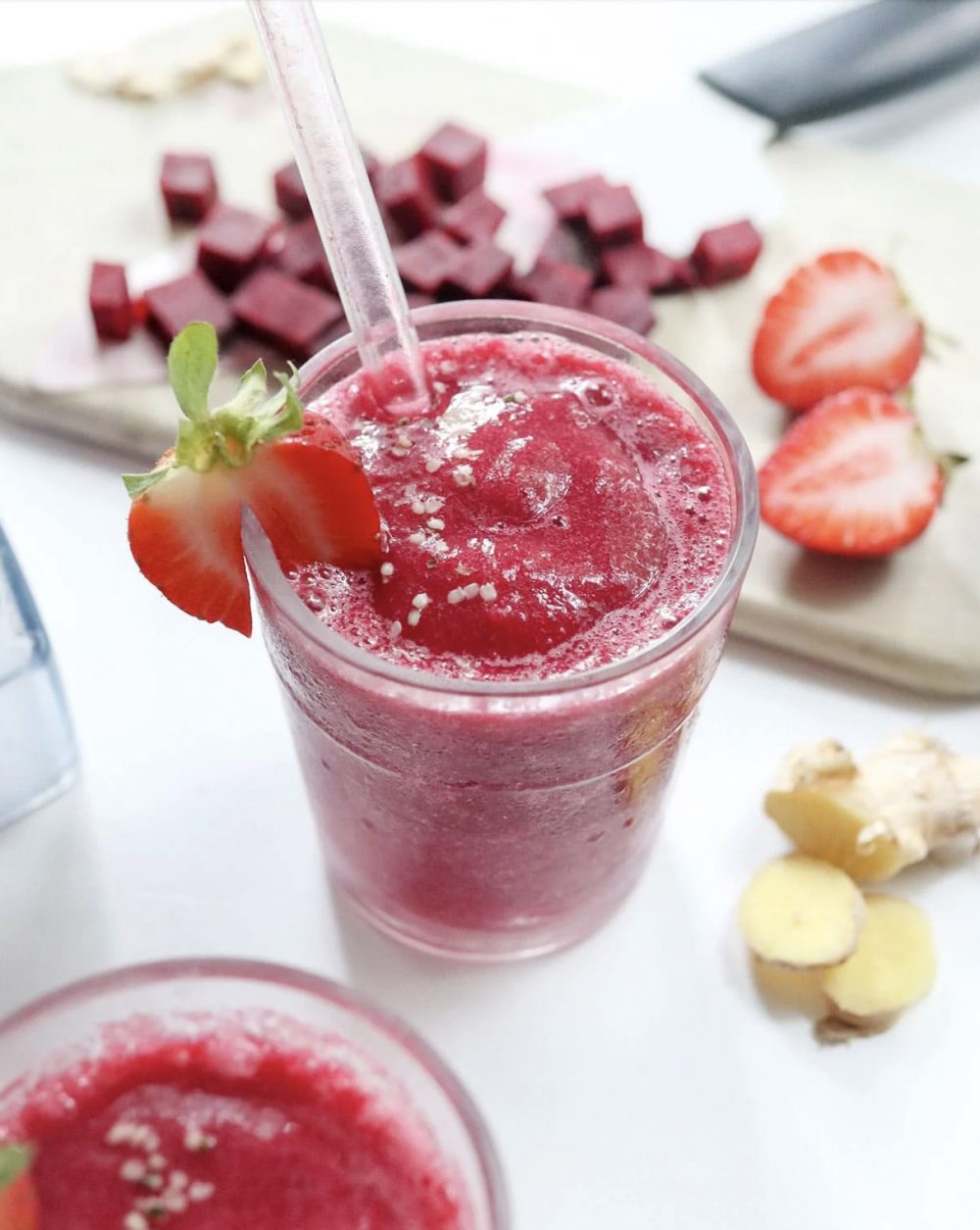 Nước ép củ dền mix dâu tây