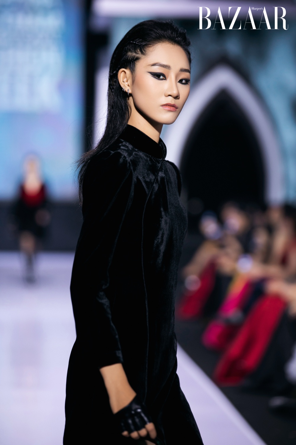 Chất Glam Rock trong BST Cơn mưa tháng Mười Một của Hà Linh Thư