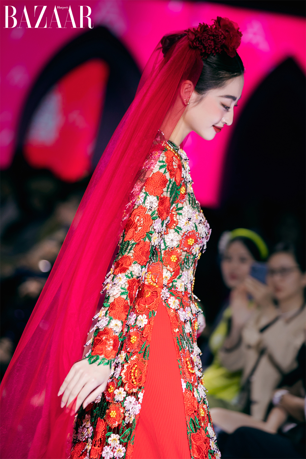 Harper's Bazaar_BST Hẹn em của Valenciani Adrian Anh Tuấn tại AVIFW_05