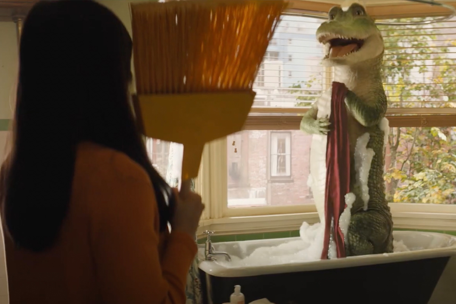 Harper's Bazaar_phim Lyle Chú Cá Sấu Biết Hát Crocodile_05