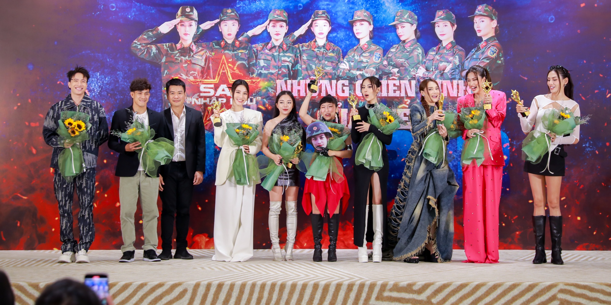 Thành viên Sao Nhập Ngũ 2023 cùng đại diện Viettel Media, đơn vị sản xuất 