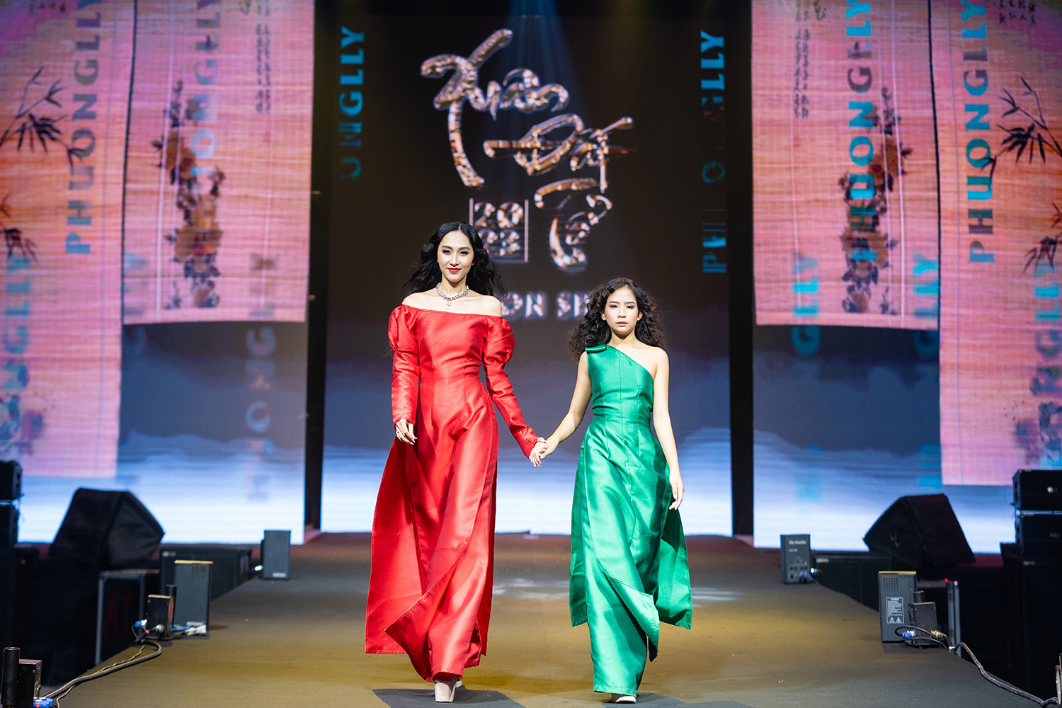 Harper's Bazaar_Show thời trang Xuân đất tổ của NTK Phương Hồ_02