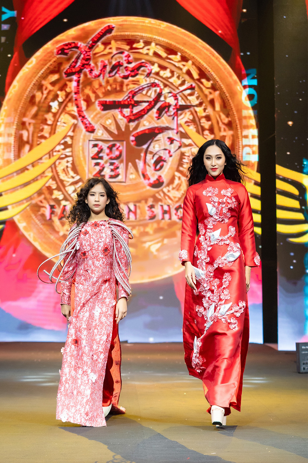 Harper's Bazaar_Show thời trang Xuân đất tổ của NTK Phương Hồ_06