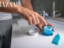 Dưỡng ẩm - bước chăm sóc da cho nam và nữ thiết yếu.