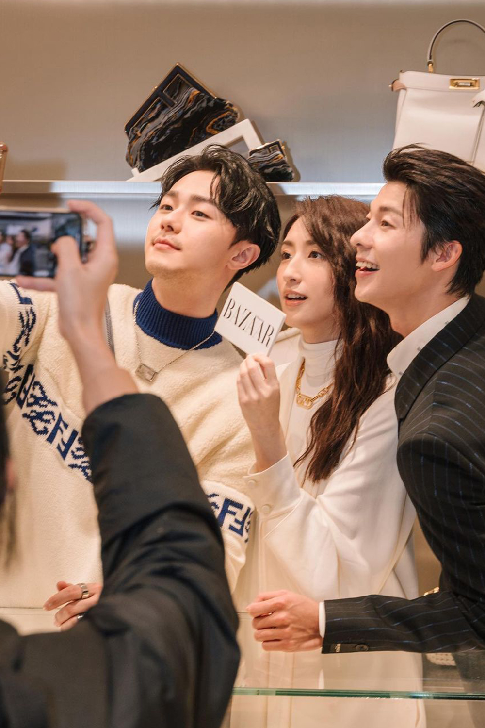 Harper's Bazaar_Đại sứ Fendi Hứa Quang Hán Greg Han_02