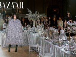 Rodarte Thu Đông 2023: Xứ thần tiên phong cách goth màu bạc