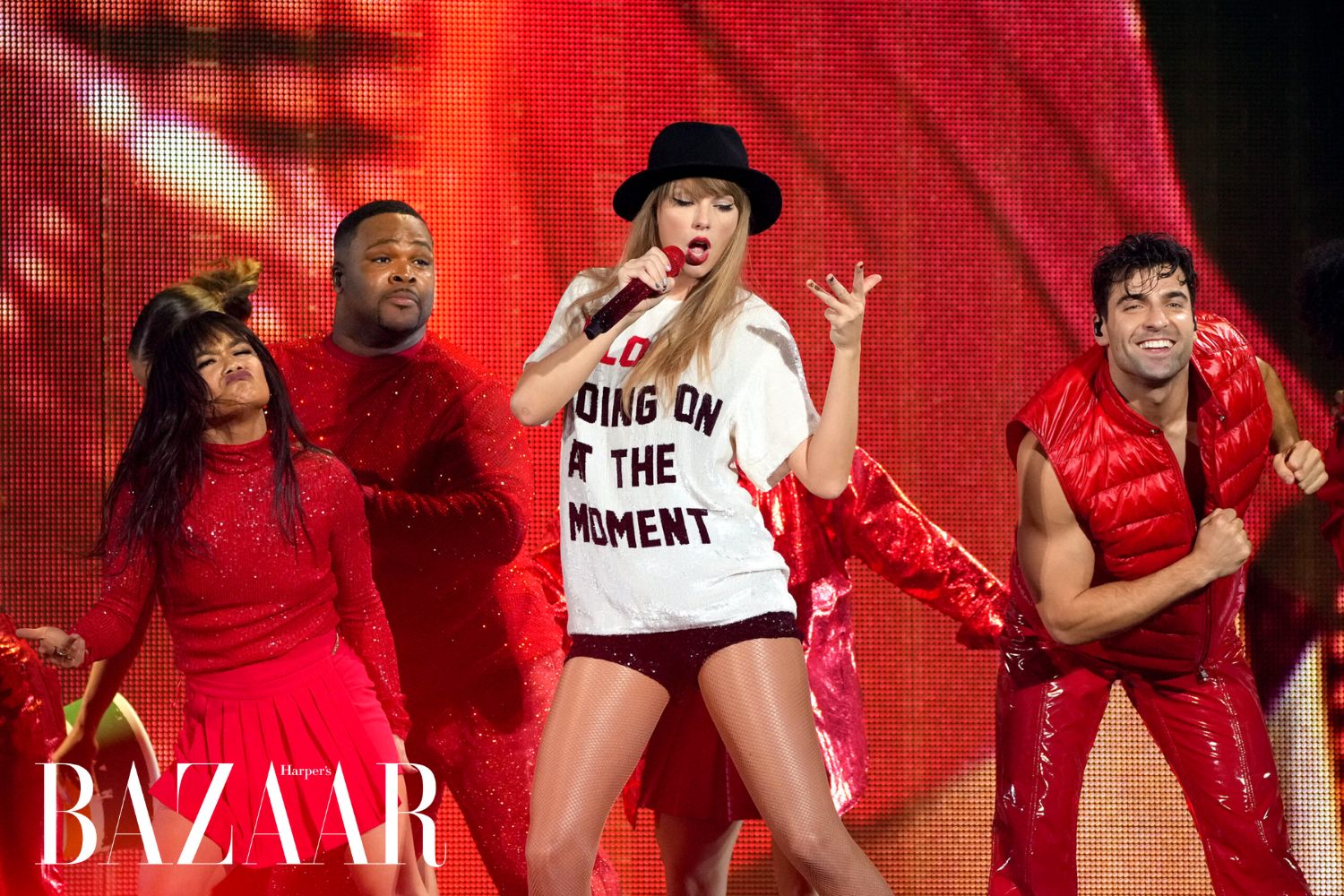 Taylor Swift nhanh chóng biến hóa sang diện mạo năng động
