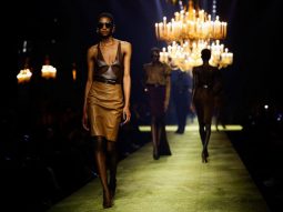 Saint Laurent Thu Đông 2023 mang đến bờ vai ngang quyền lực