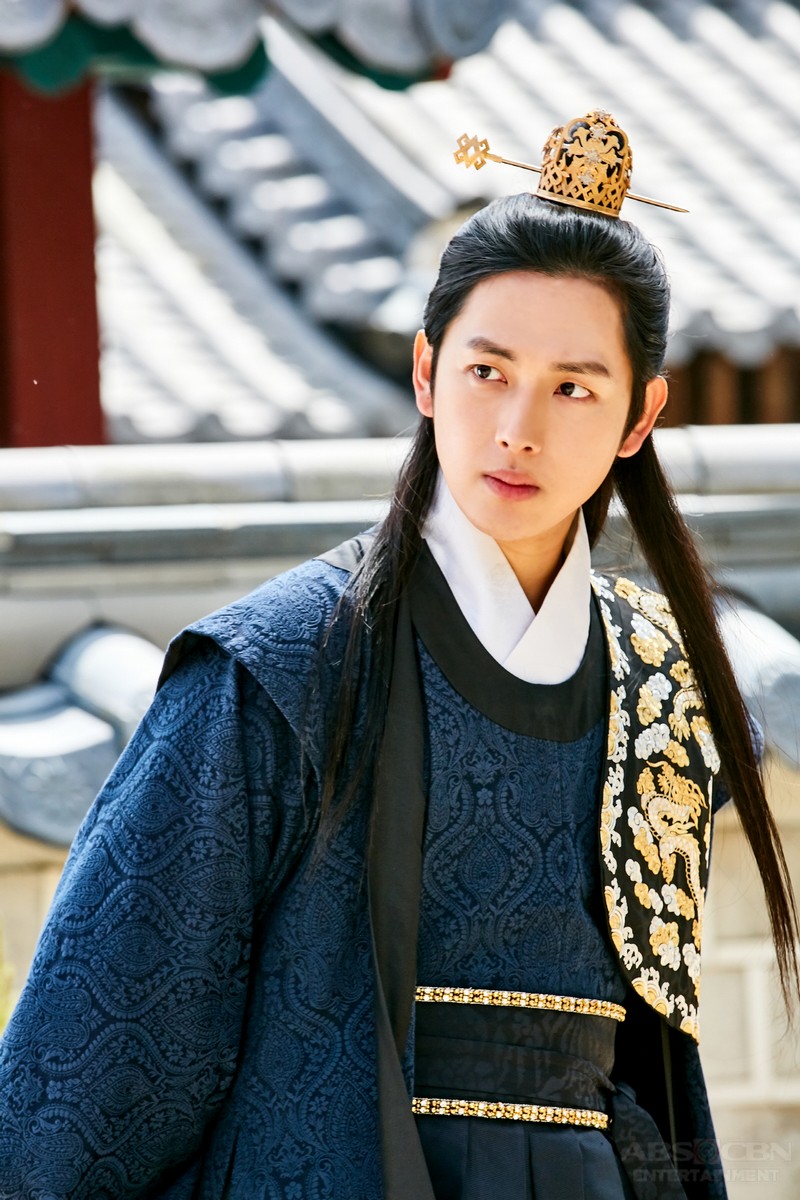 Phim của Yim (Im) Si Wan: Khi nhà vua yêu - The King in Love (2017)