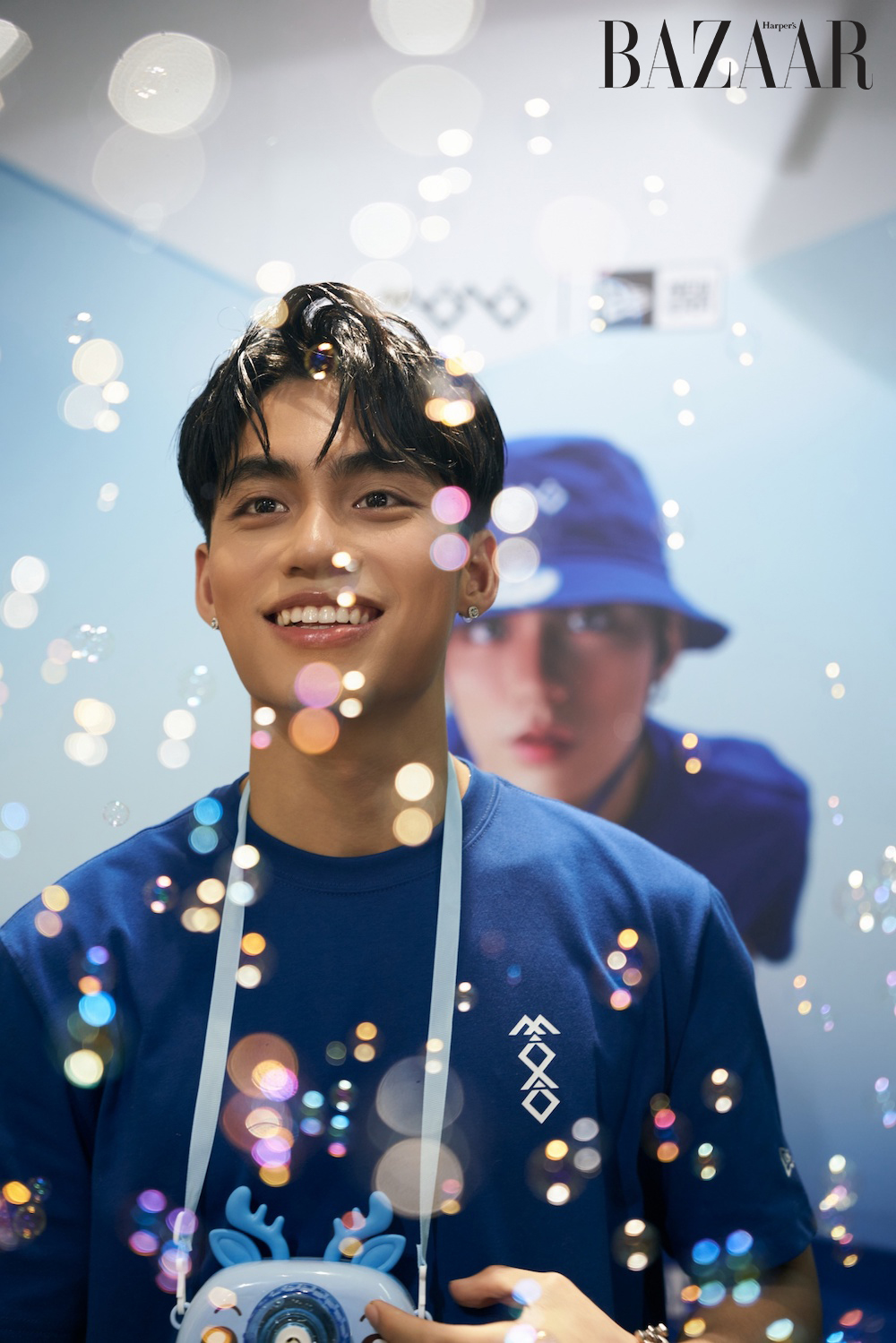ca sĩ MONO đã có buổi fansign cho fan trong dịp ra mắt bộ sưu tập collab New Era