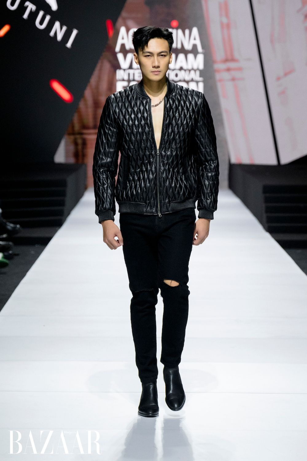 Quán quân The Face Vietnam 2018 đảm nhận vị trí vedette trong BST Clazzy 2023 – Ready to wear.