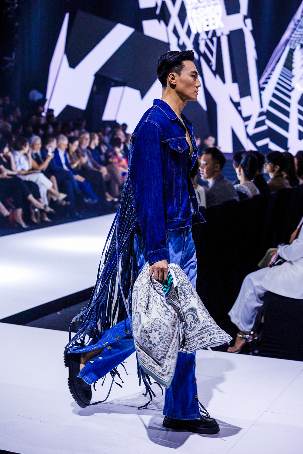 Harper's Bazaar_BST In Alignmet của NTK Xuân Thu Nguyễn_02