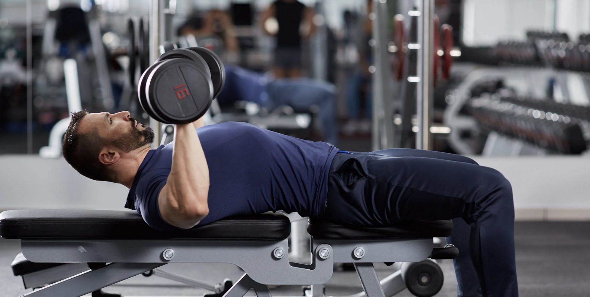 Các bài tập ngực hiệu quả cho nam: Đẩy ngực bằng tạ tay - Dumbbell bench press