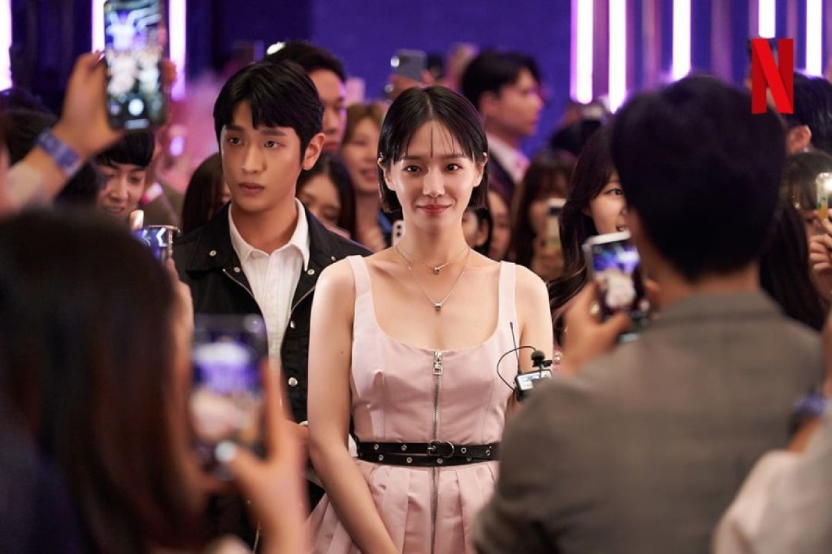 Phim Park Gyu Young: Người nổi tiếng – Celebrity (2023)