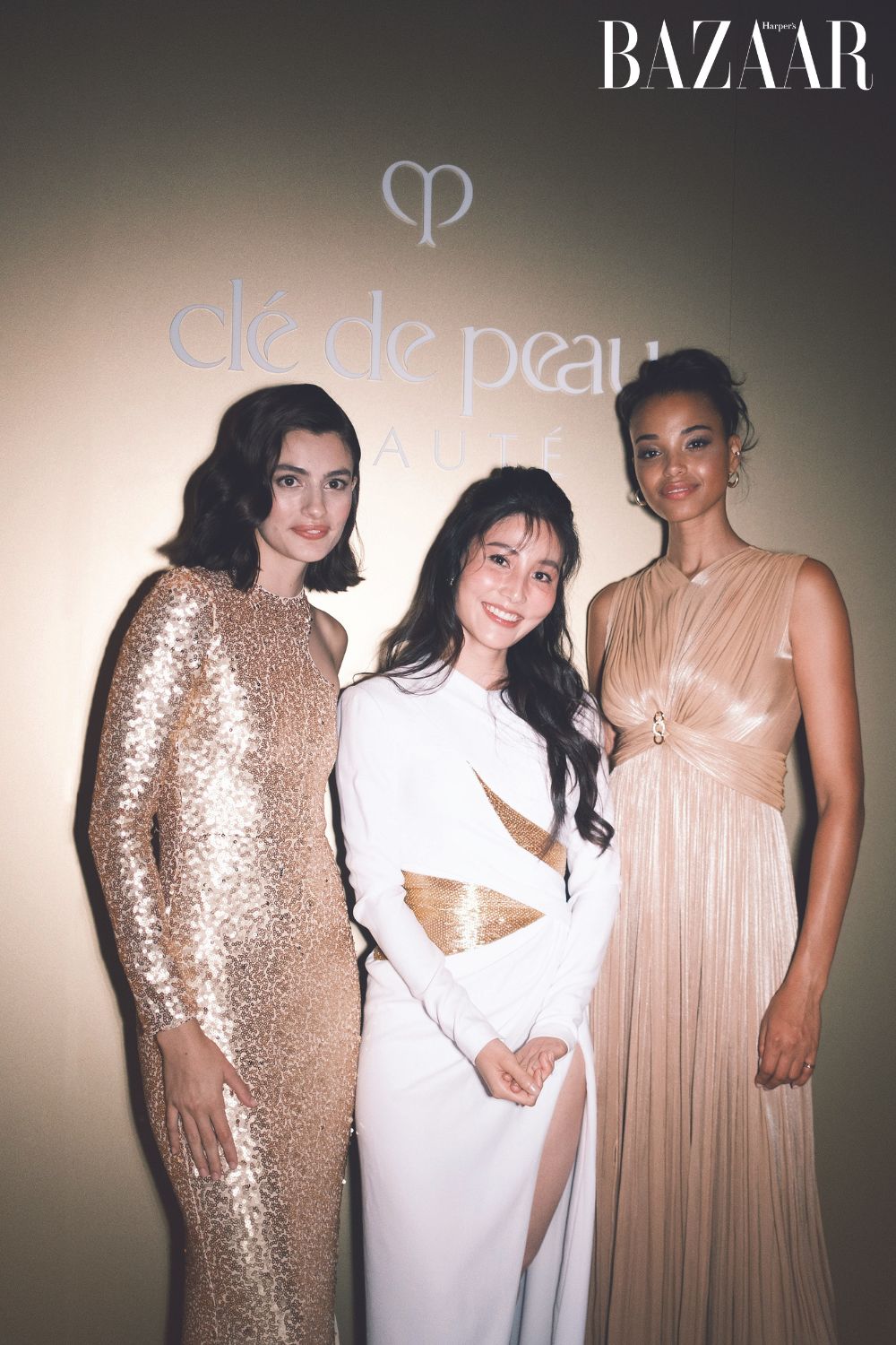 Từ trái sang: Đại sứ thương hiệu Diana Silvers, Khách mời từ Clé de Peau Beauté Việt Nam – Diễn viên Diễm My, Đại sứ thương hiệu Ella Balinska.