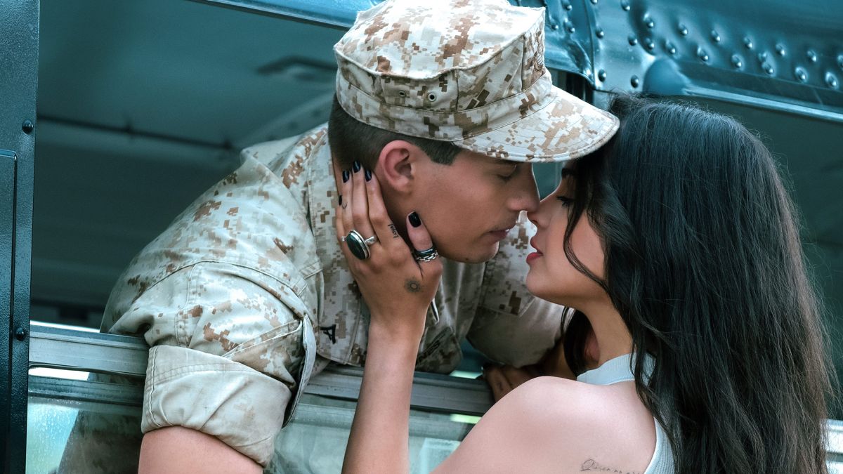 Phim hay dành cho các cặp đôi: Trái tim màu tím - Purple Heart (2022)