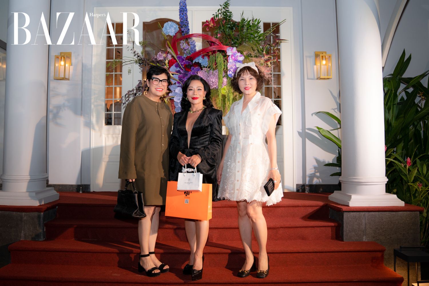 Chị Ashley Ngo – Chủ tịch AR GROUP và nữ đại gia Ms. Lavender bên cạnh nhân vật chính của buổi tiệc.